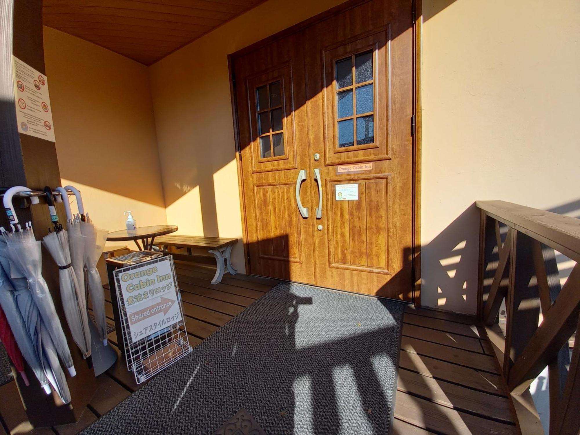 Orange Cabin Inn Far From Station Fujikawaguchiko Bagian luar foto